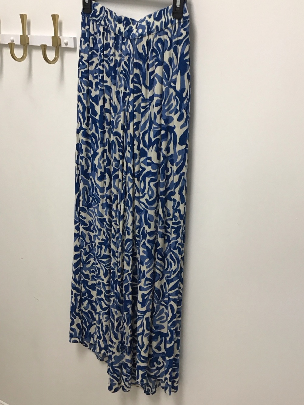 Elan Carolina Blue and Cream Printed flowy pant.